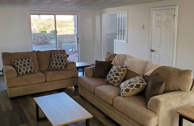 Newly Renovated Guest House Located on Private Compound