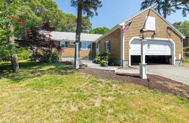 Newly Renovated Guest House For 10 Near The Beach!
