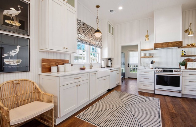 Newly Renovated Historic Cottage in Olde Town BSL-One Block from Beach & Dining