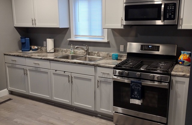 Newly renovated home 5 minutes from beach, dining and recreation