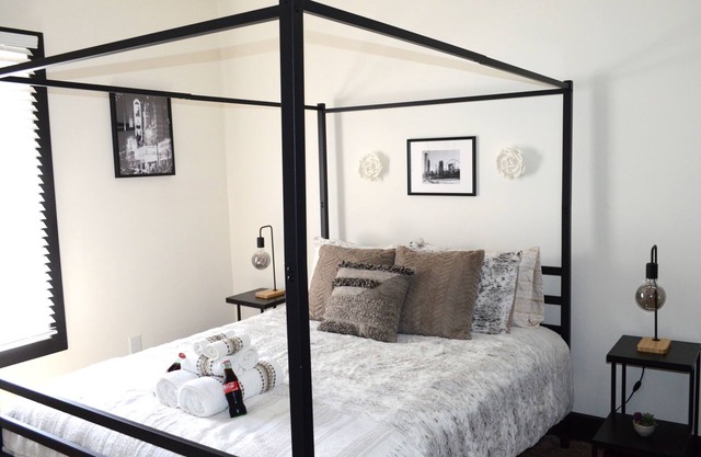 Newly renovated home in Downtown Atlanta near Mercedes Benz Arena