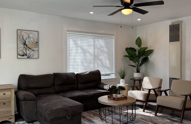Newly renovated home walkable to Downtown/Restaurants/Park