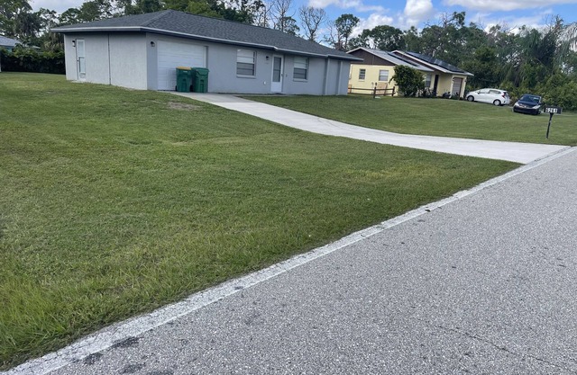 Newly renovated house, 10 minutes from the beautiful Englewood beach.