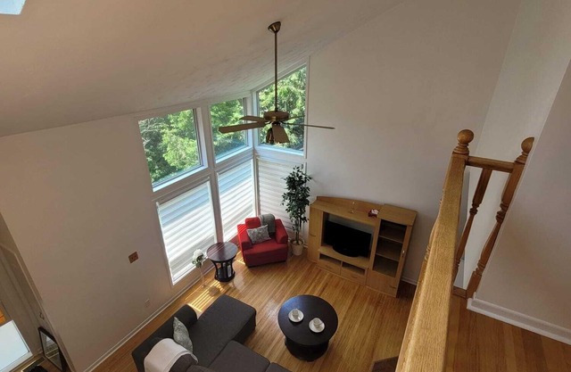 Newly renovated Huron Lake cottage, close walk to downtown and the beach!