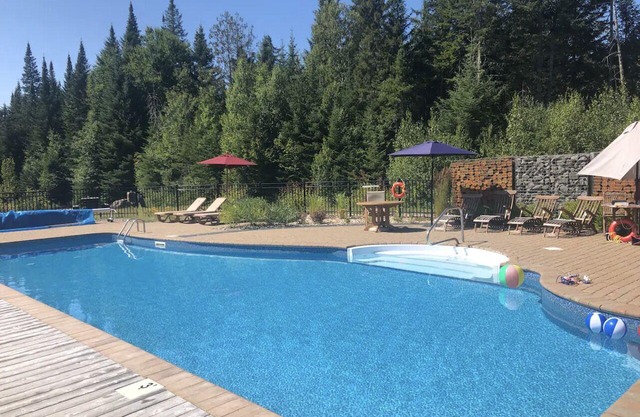 Newly renovated log home with private spa and lake access..