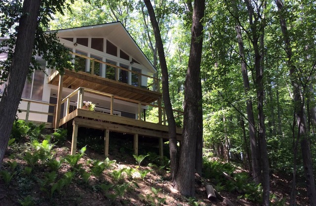 Neu renoviertes Seehaus, eingezäunt am Duck Lake, Ponton, haustierfreundlich