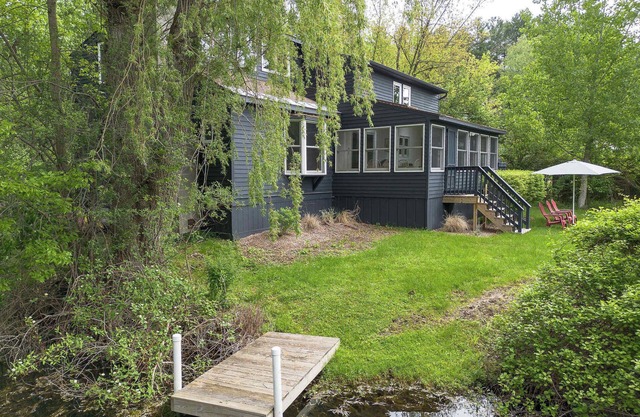 Newly Renovated Lakefront Haven In Lenox