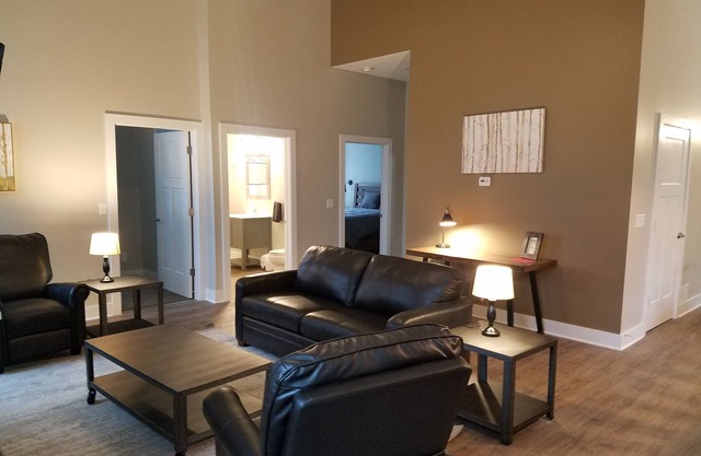 Neu renoviertes, modernes Apartment mit 2 Schlafzimmern im Dorf Ellicottville