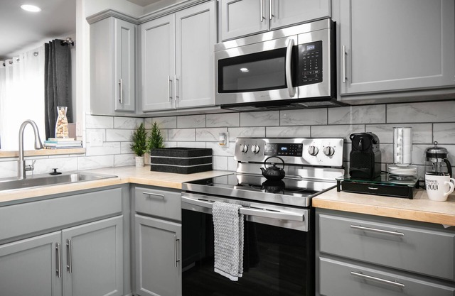 Newly Renovated Mid-Modern Townhome Central Twin Falls