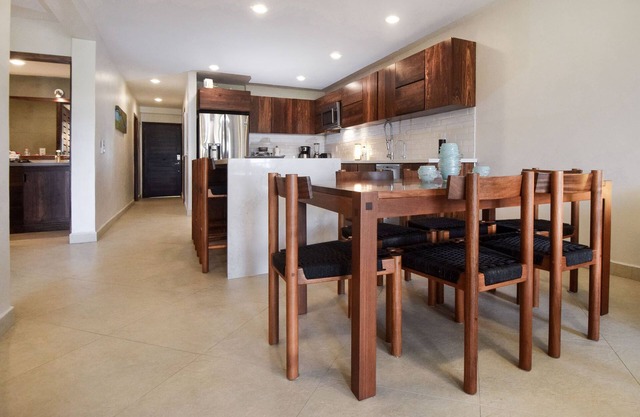 Neu renovierte 3 Schlafzimmer Oceanfront Condo