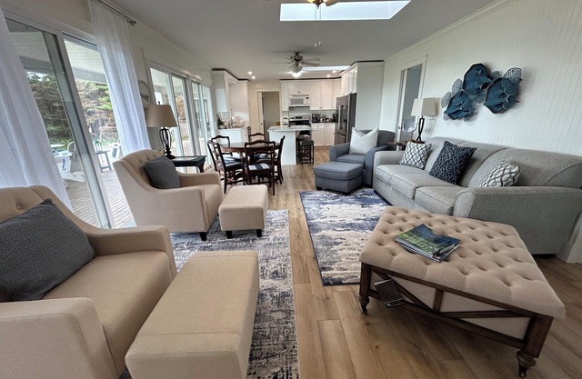 North Shore Oceanfront Cottage With Unobstructed Views!