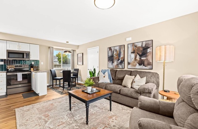 Newly Renovated Near Downtown, Roseville