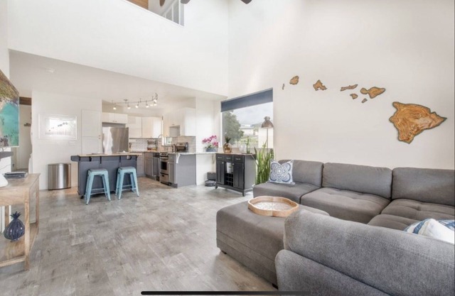 Newly renovated, ocean view, steps from downtown