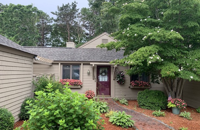 Neu renoviertes Patio Home mit beheiztem Pool auf dem Golfplatz in New Seabury!