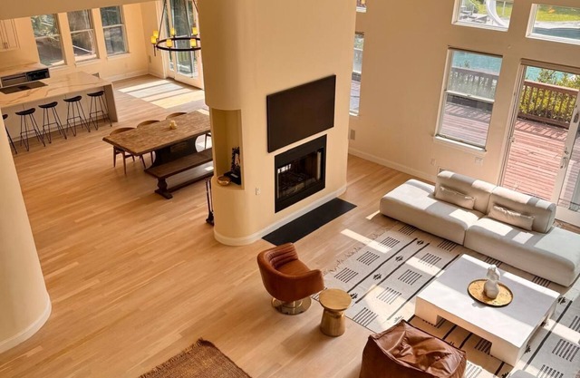 Newly renovated, private, spacious 6BR house in Hampton Bays