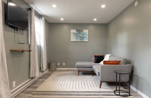 Newly Renovated Private 2 bed with 1 bath Getaway