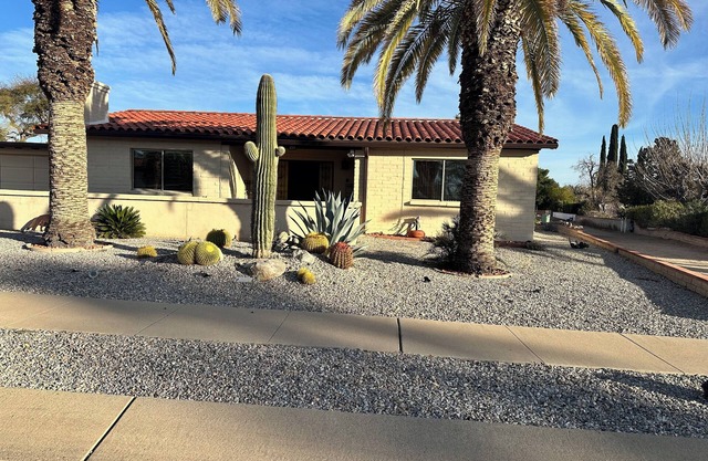 Newly renovated, quiet 2-bedroom house with WiFi, AC in tranquil Green Valley.