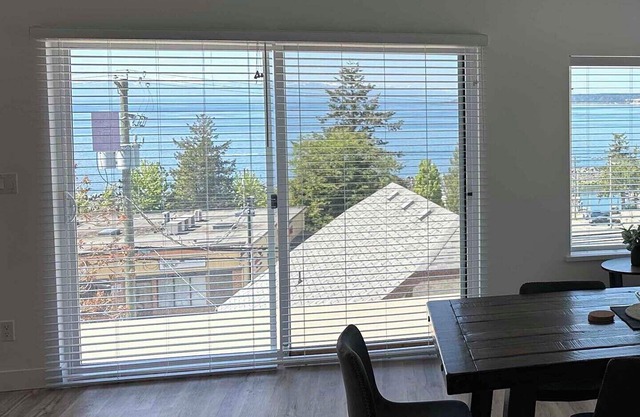 Newly Renovated. Spectacular ocean view with gourmet kitchen.