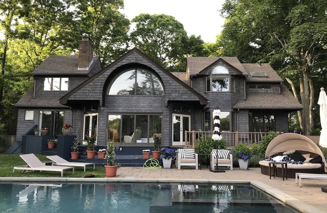 Neu renoviertes Sag Harbor-Haus mit wunderschönem Blick auf die Bucht, Gunite-Pool und Whirlpool