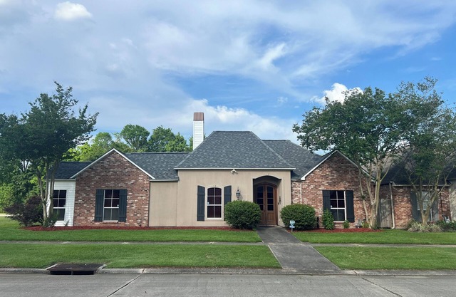 Newly renovated, spacious, modern home near Hospitals and LSU.
