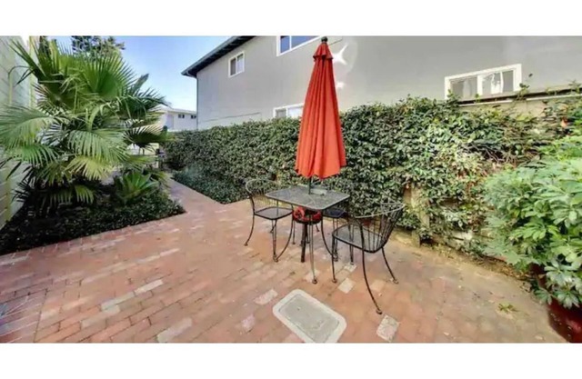 Newly Renovated Studio w/ Bathroom Unit #4