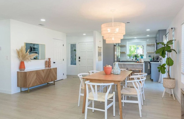 Newly Renovated | Stylish | Firepit | Comfort
