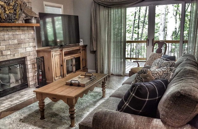 Newly Renovated Townhome, One level, no steps in Waynesville, NC