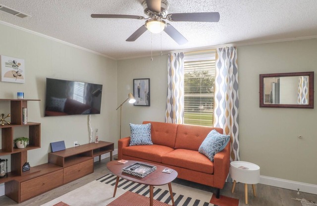 Newly renovated! Unit F at Triple Tail Alley