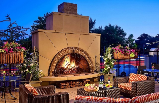Newly-renovated Unit w/ Parking! Pets Are Welcome! W/ Pool & Cinema Onsite!