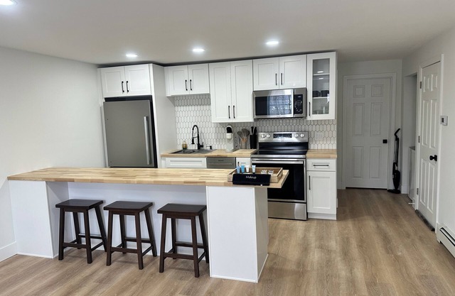Newly Renovated Upstairs Apartment in Medway