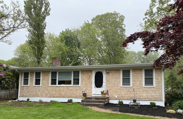 Charming North Falmouth Cape cottage sleeps 8 great location.