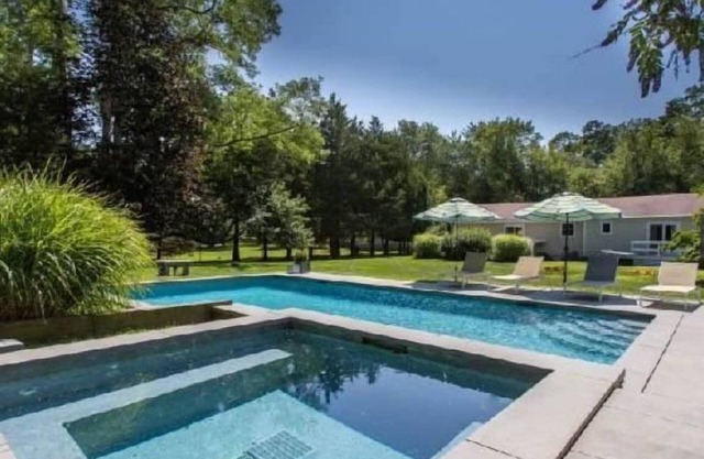 Neu renoviert mit Pool, Whirlpool und Kamin!