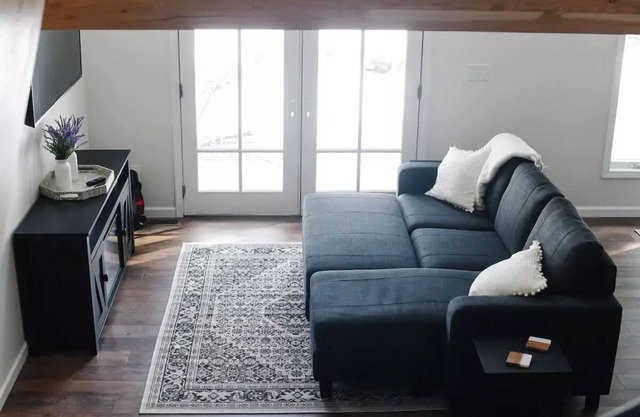 Newly Renovated Waterfront Cabin
