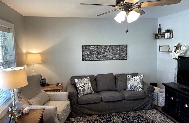 Newly Renovated "Wine Cork Escape"!