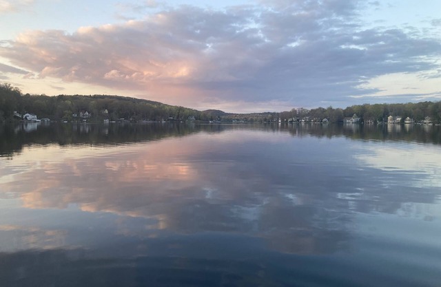 Newly renovated year-round LAKEFRONT rental on Highland Lake!!! Sleeps 8-9!