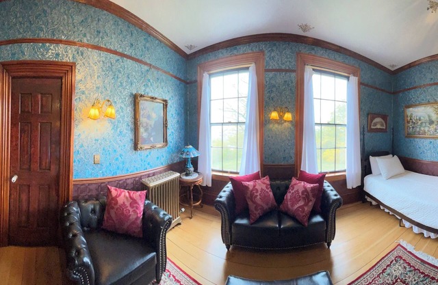 Newly Restored Guest Suite inside Historic Mansion with Scenic Hilltop Views