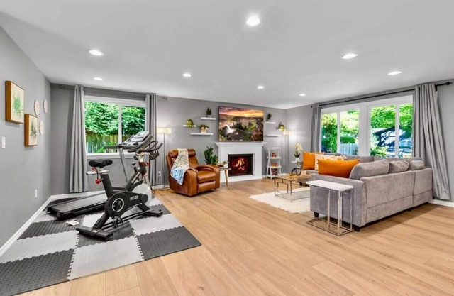 Newly Updated 1F Kirkland House w/ AC| Min to I405