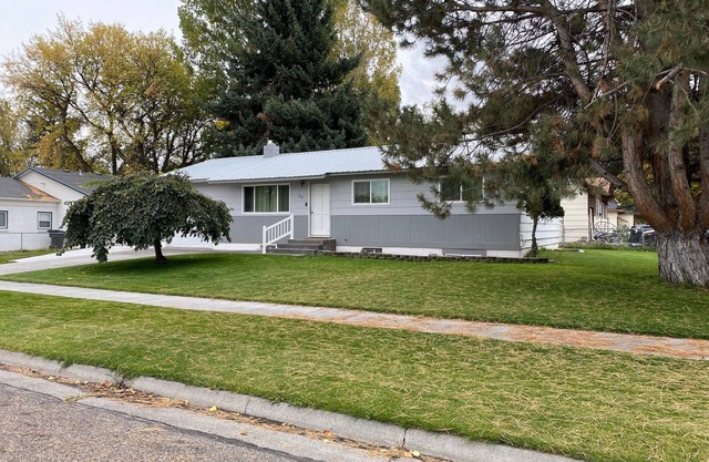 Newly updated 5-bedroom house with AC and WiFi in charming Shelley