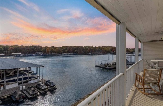 Newly Updated, Amazing Views, Boat Slip & Heated Pool