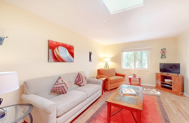 Newly Updated El Matador Condo with Library & Fireplace | Walk to the Plaza