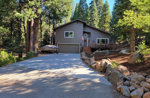 Newly updated Lake Almanor West home just minutes from the lake