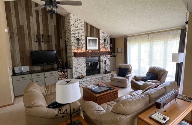 Neu aktualisiert, geräumige 2 Schlafzimmer + Bonus Room Condo
