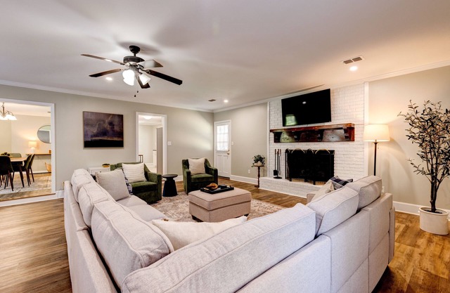 Newly Updated-Sprawling Ranch on Wimbledon