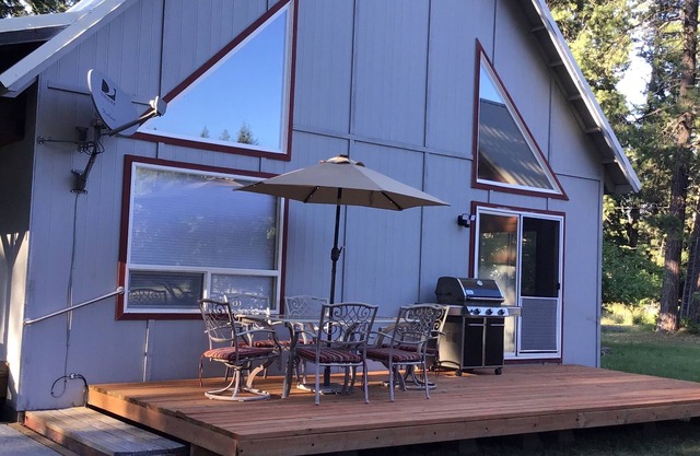 Newly updated tranquil Country Cabin.