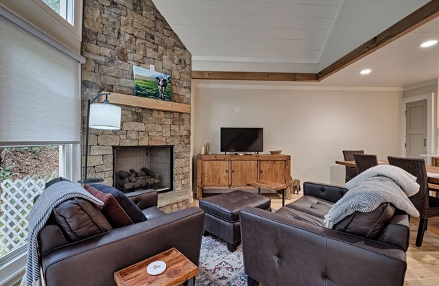Newly Updated Unit in Chestnut Ridge! - Oakstone