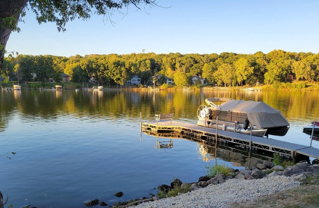 Newly updated water retreat. PONTOON for rent, FREE golf & ICE at local course