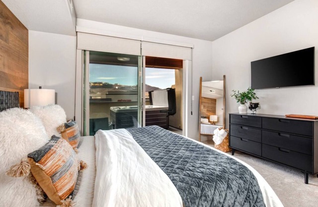 Newpark Urban Retreat newly refurbished in April of 2024! With private hot tub!