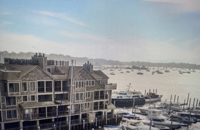 Newport 2-bedroom condo in prime location.