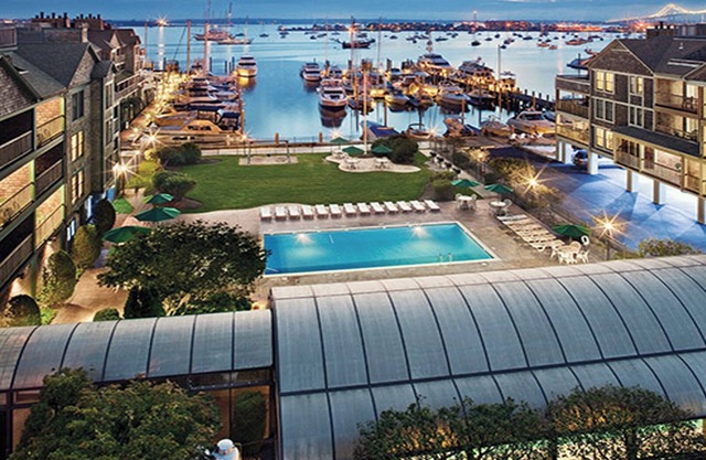 4. Juli Blick auf den Hafen von Newport (Warum in Newport bleiben und kein Wasser sehen?)