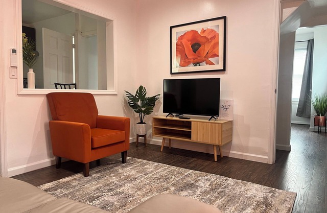 NewRo Chic Retreat- 3 Bdrms 30 min to NYC